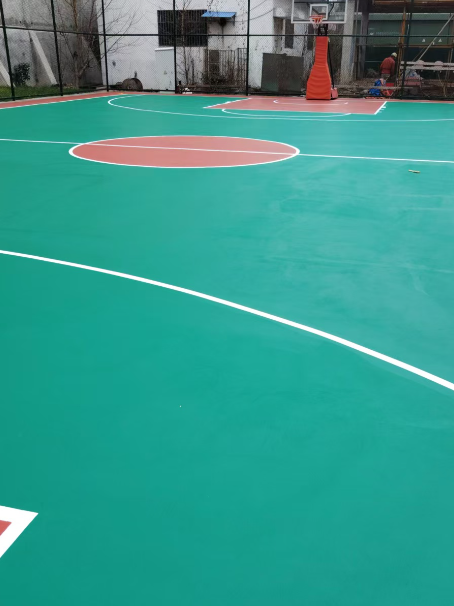 官渡 球场长期使用易出现地面开裂